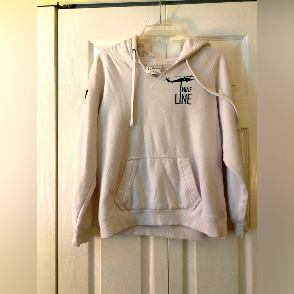 🇺🇸Nine Line Apparel- Women’s white V-neck hoodie- Size medium🇺🇸